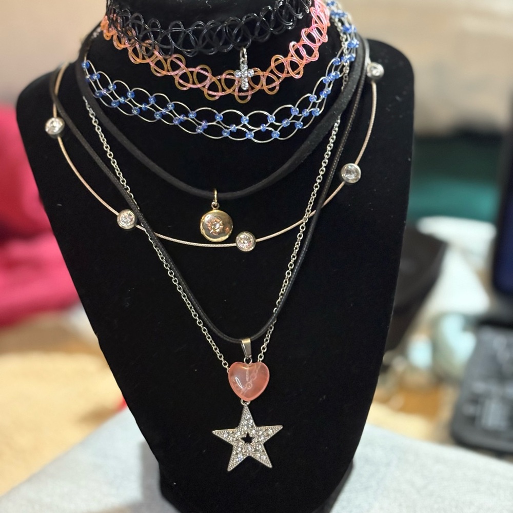 7 necklaces and 5 bracelets!  This is a great bundle for teens or pre-teens!